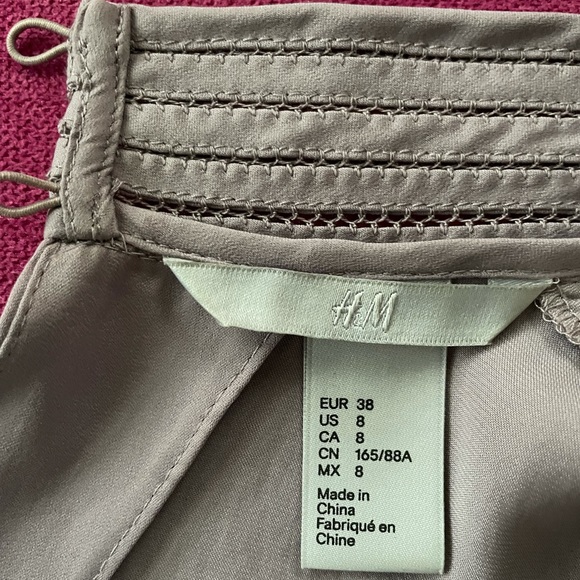 Soft polyester long tulip-sleeve blouse - Picture 6 of 8